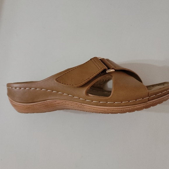 CLN Dominica Women's Slip- on Sandals Size 6 - Picture 8 of 11